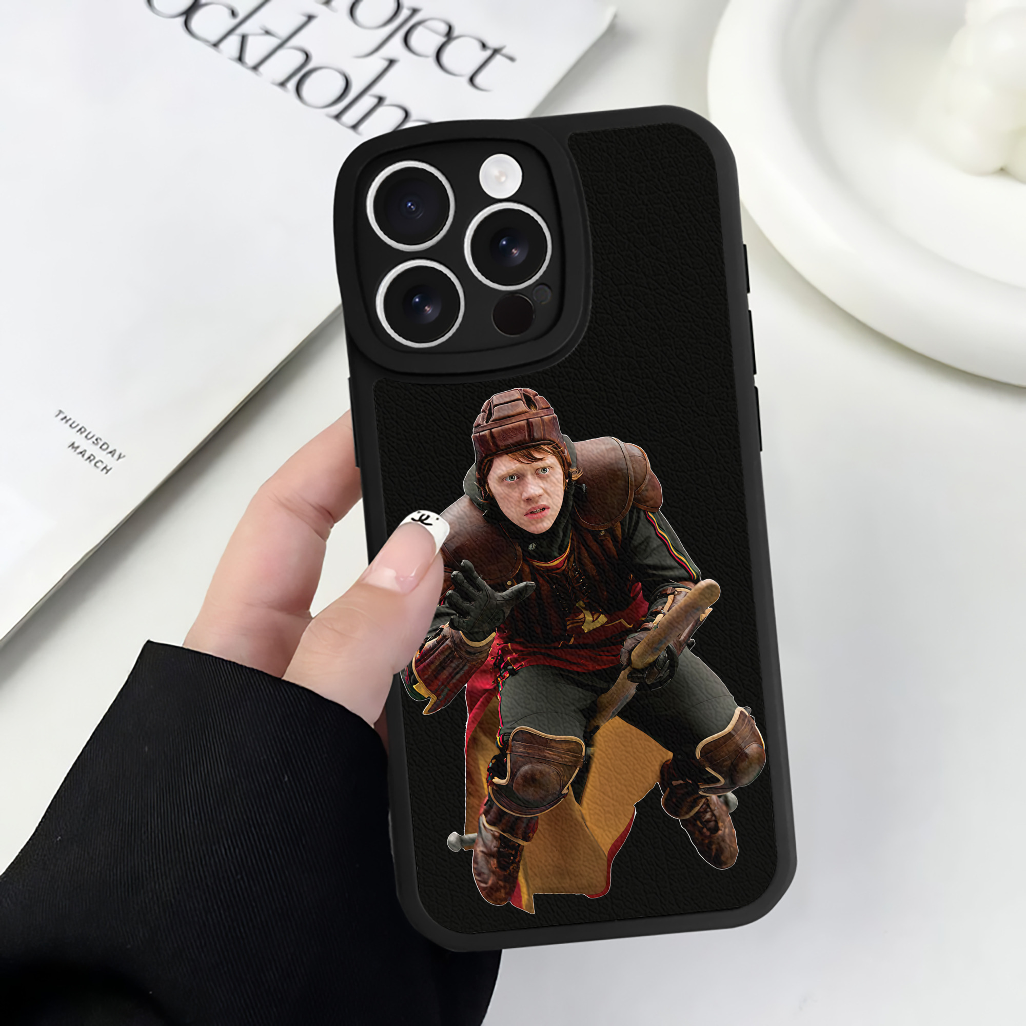 （画像用） Harry Potter ハリー・ポッターシリーズ 【iPhone 16シリーズ対応】シリコンスマホケース（レザー調） 材質：シリコン